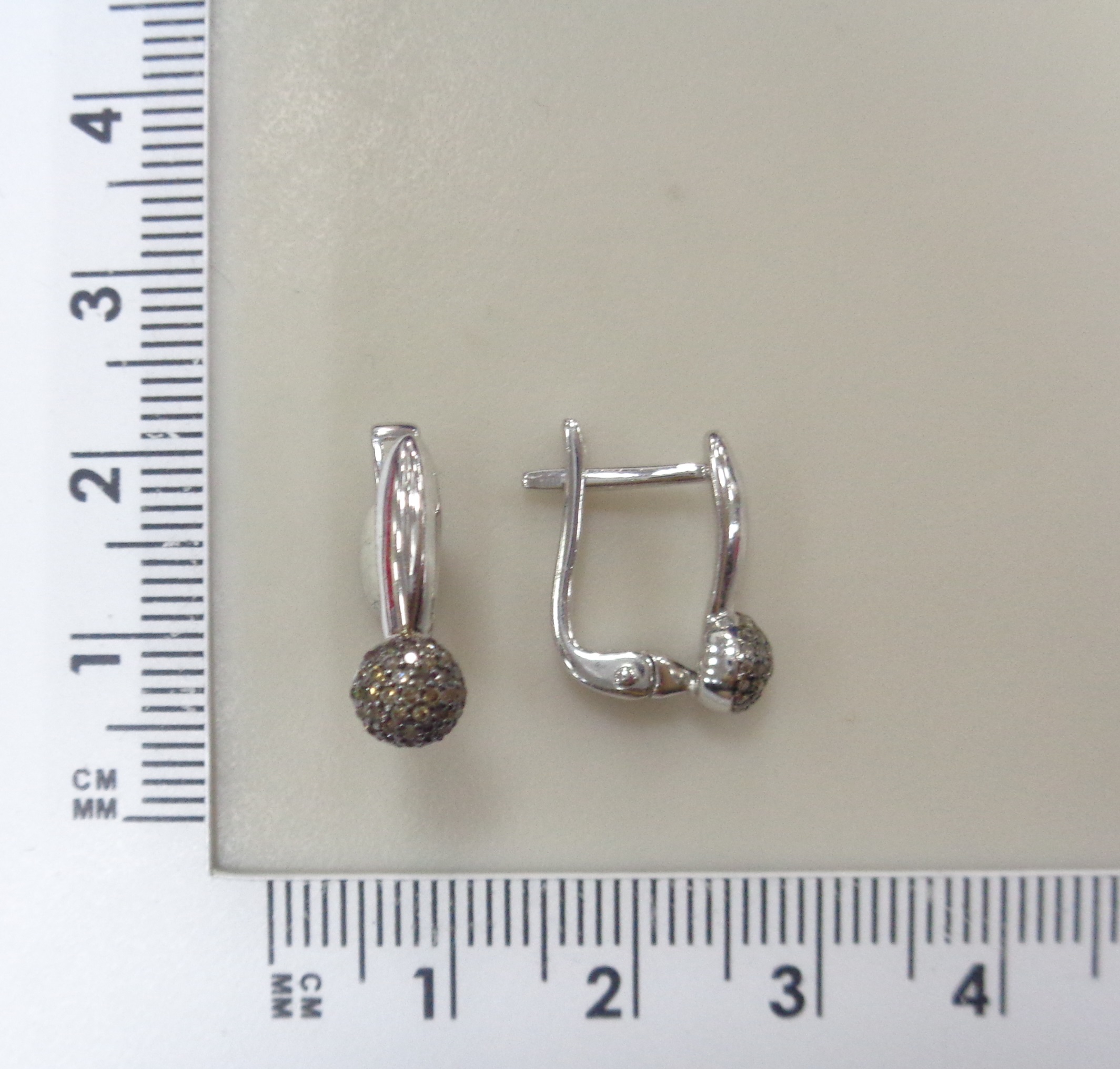 Серебряные серьги с коньячными бриллиантами